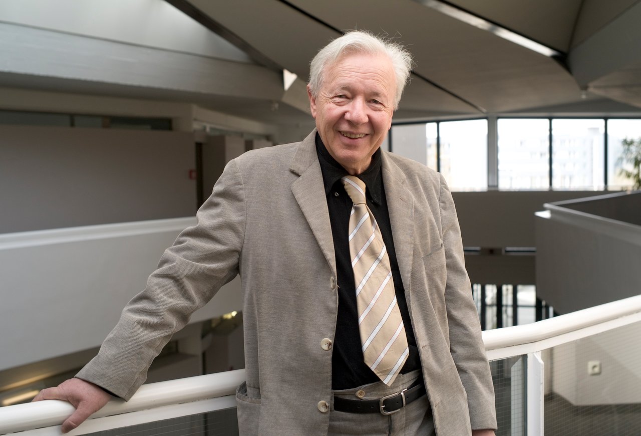 Prof. Guy Monnet receives 2019 Tycho Brahe Medal – Press